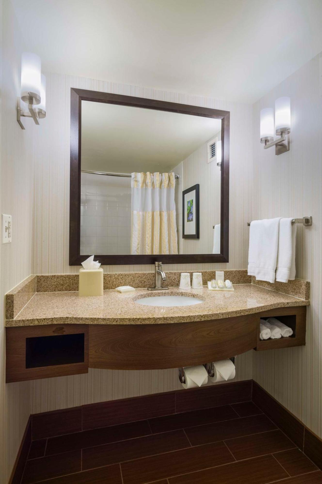 Hilton Garden Inn Edison/Raritan Center מראה חיצוני תמונה